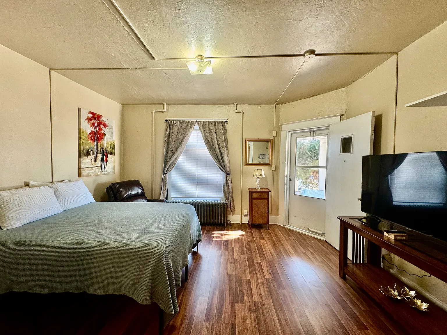 1417 N Main St — Photo 4