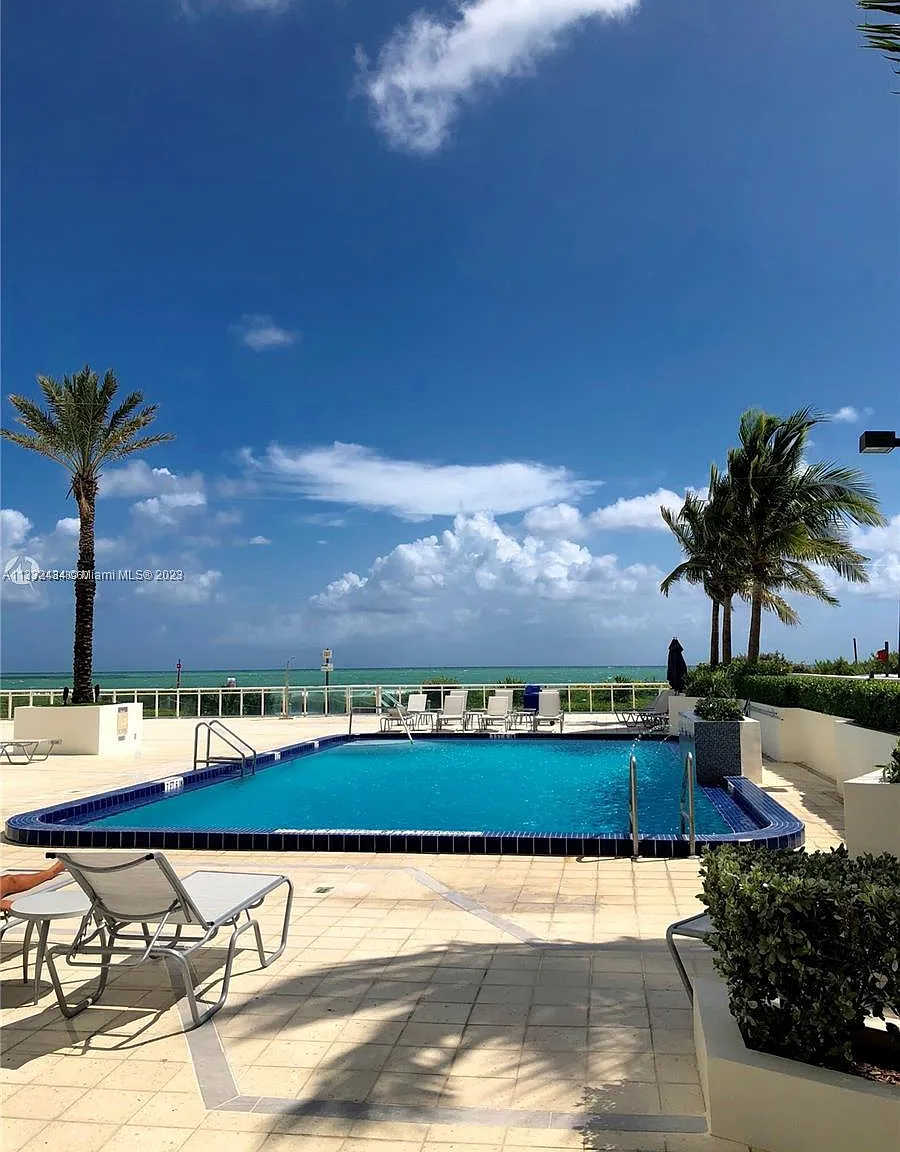 1 bed, 1.5 bath, 812 sqft, $2,800 — Photo 3