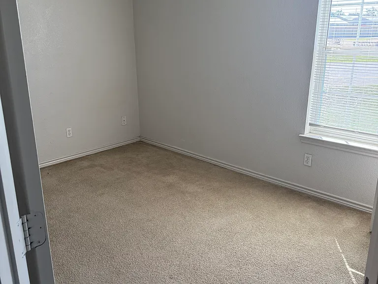 378 S Memorial St #402 — Photo 9