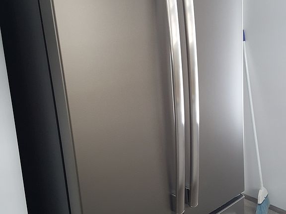 Slate GE fridge with icemaker