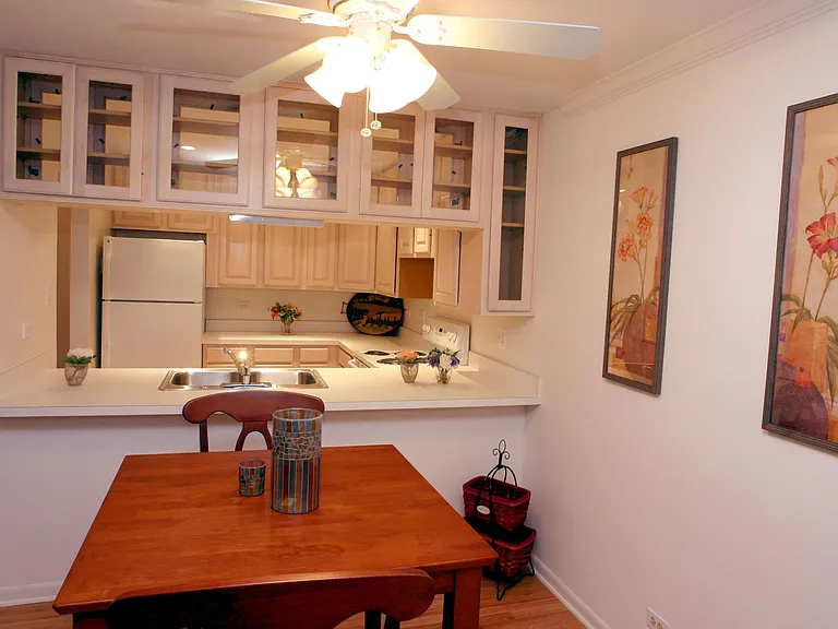 Emerald Court Apartments — Photo 57