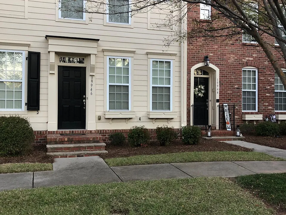 Private Court location off of main road