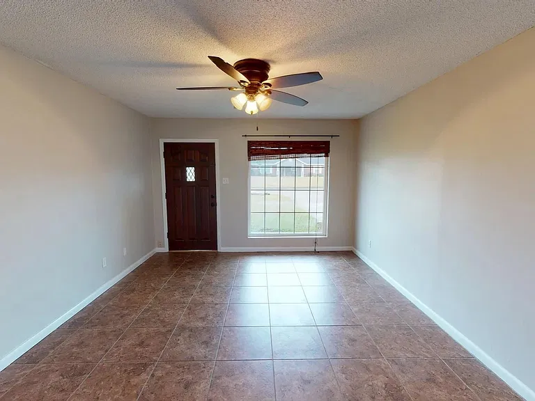 2536 Mary Ann Dr — Photo 4