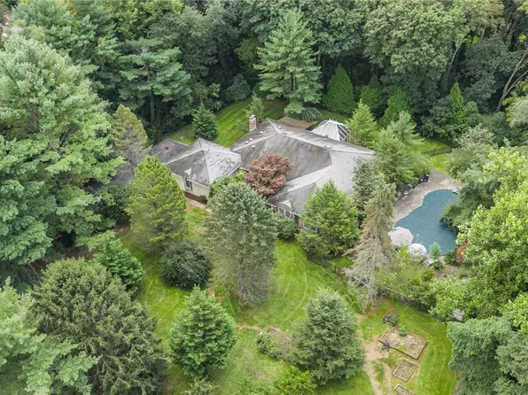 18 Dolly Cam Ln, Old Brookville, NY 11545