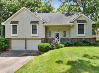 1908 NW Fawn Dr, Blue Springs, MO 64015