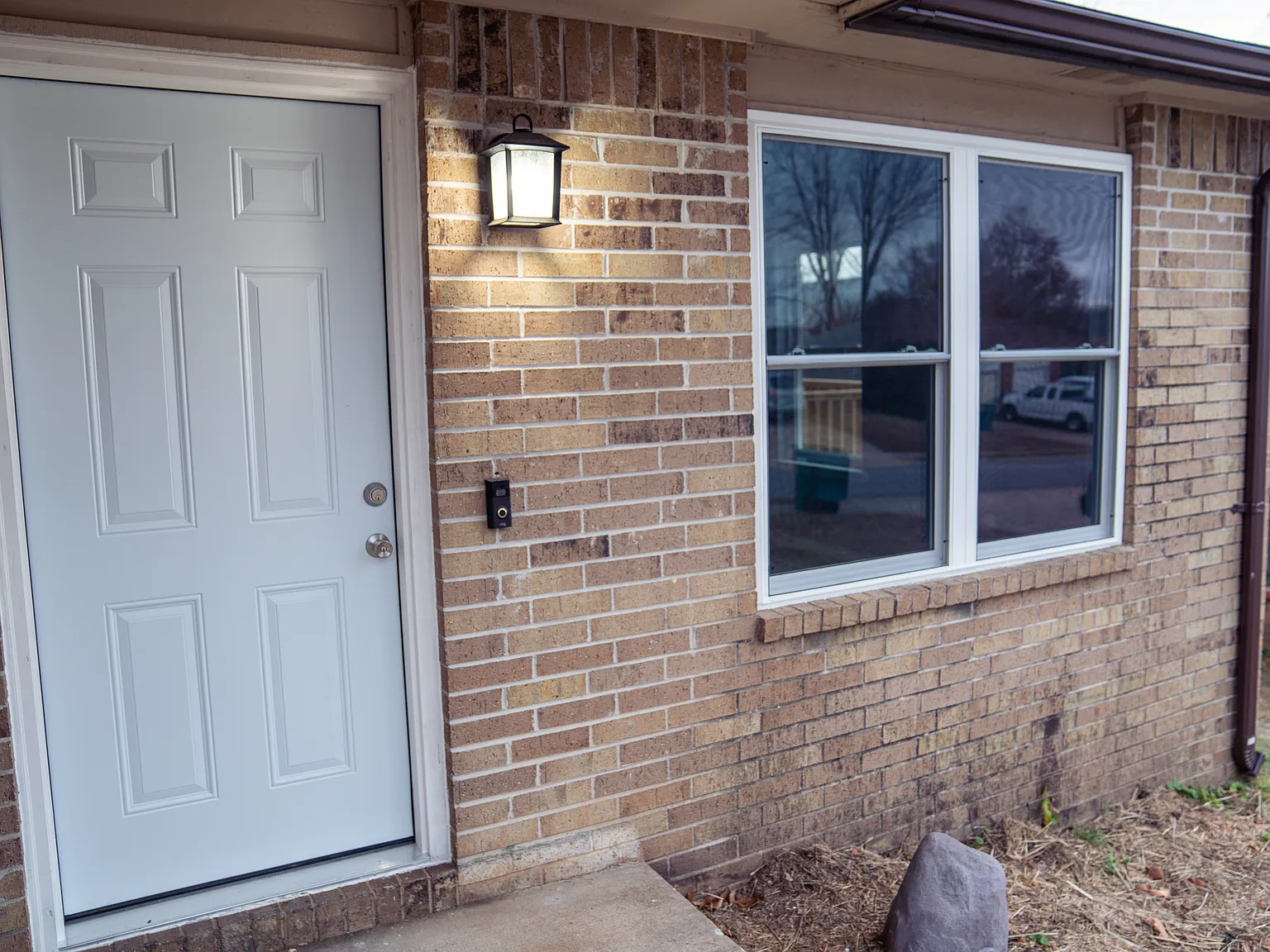 2 bed, 1050 sqft, $1,350 — Photo 1