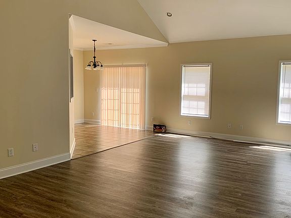 4th image of 1008 Marley St