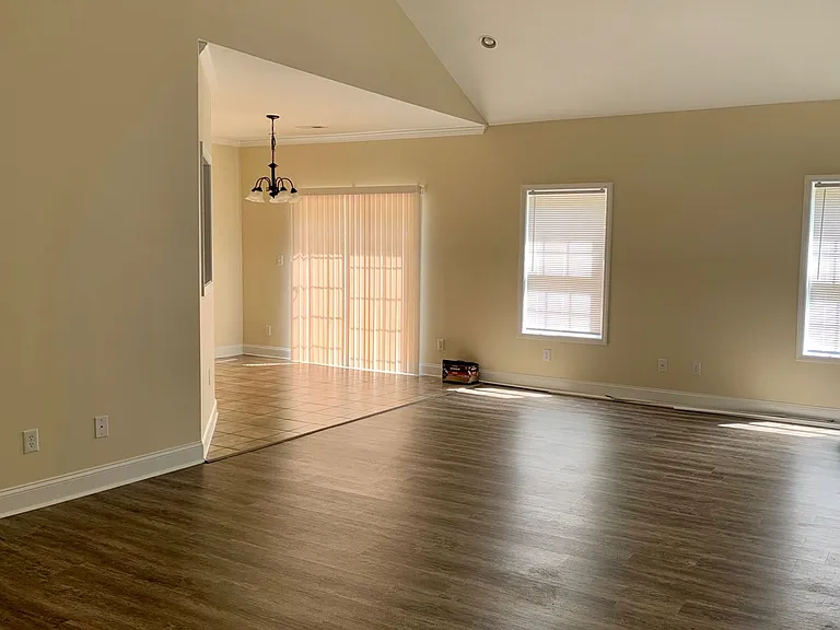 1008 Marley St — Photo 4