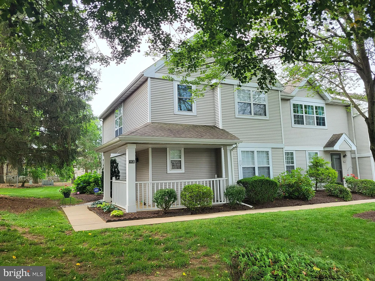 113 Laurel Ct photo 1