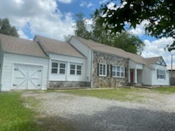 1293 Main St