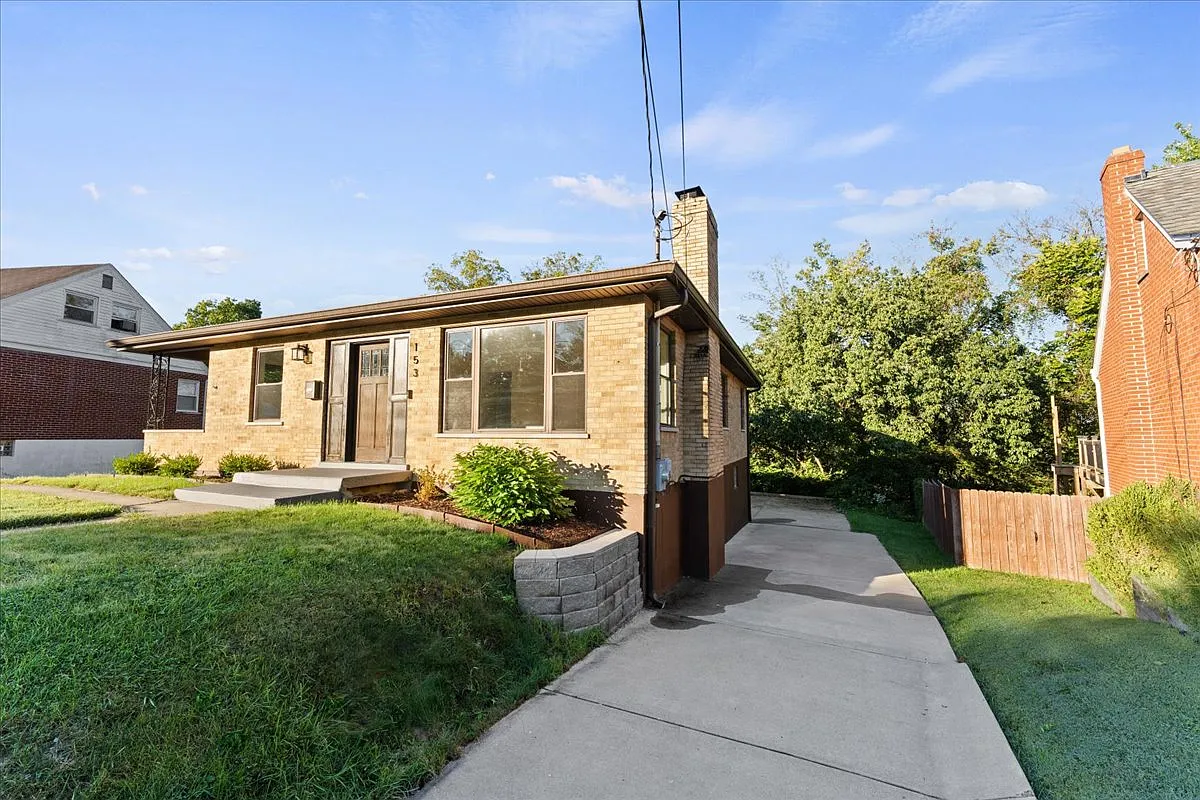 3 bed, 1403 sqft, $3,000 — Photo 2