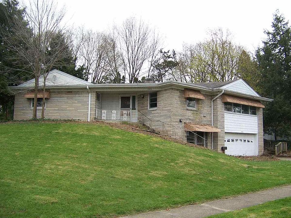 1st image of 2604 Marine St