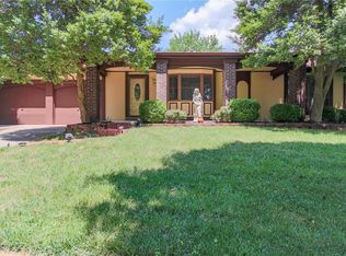 12827 Highstone Dr, Saint Louis, MO 63146