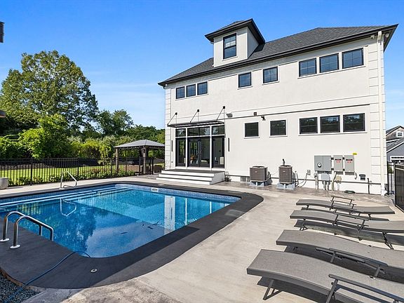 4th image of 19 Bridle Spur Ln