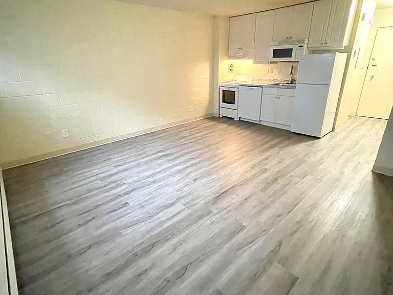 Campus Apartments — Photo 13