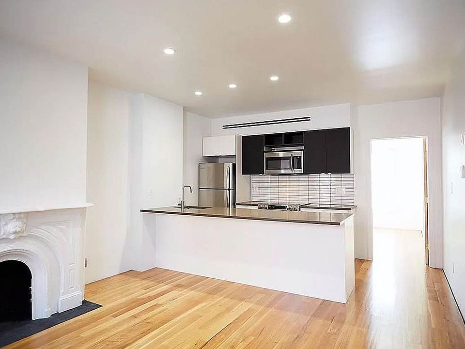 1st image of 284 Putnam Ave #2
