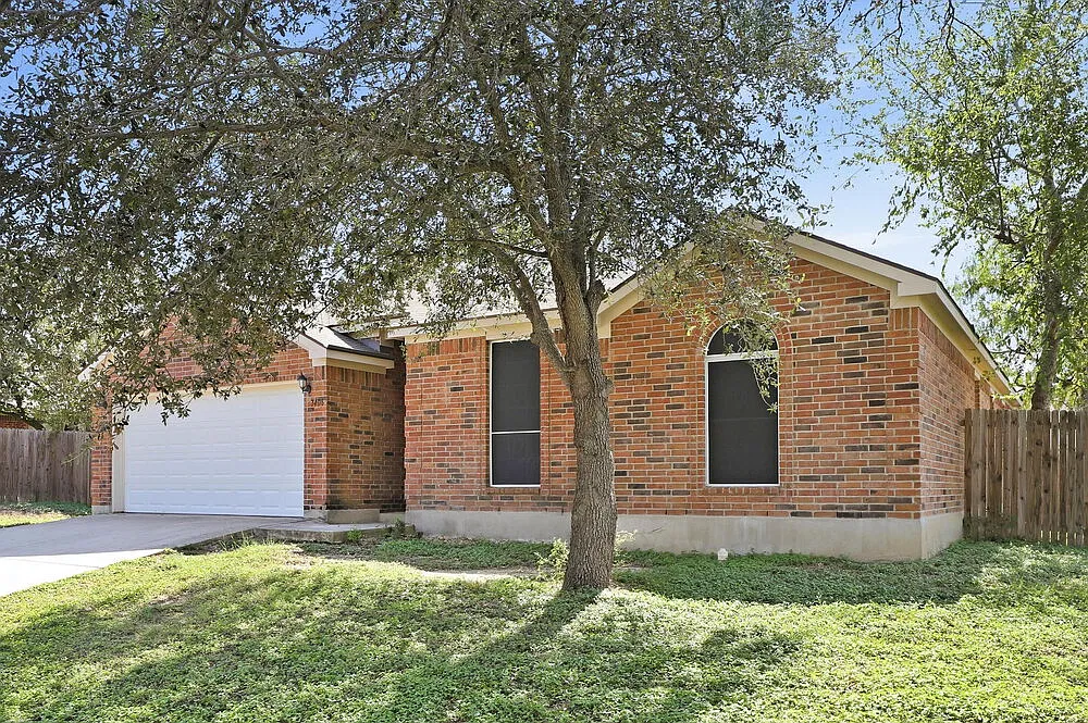 3 bed, 2.0 bath, 1747 sqft, $1,820 — Photo 3
