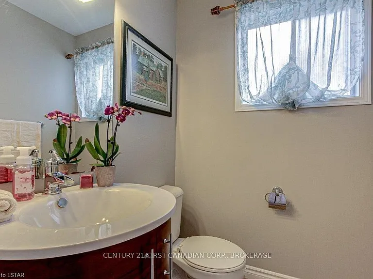 91 Meadowridge Rd — Photo 3