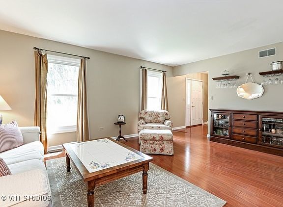 2nd image of 5828 Deer Creek Ln
