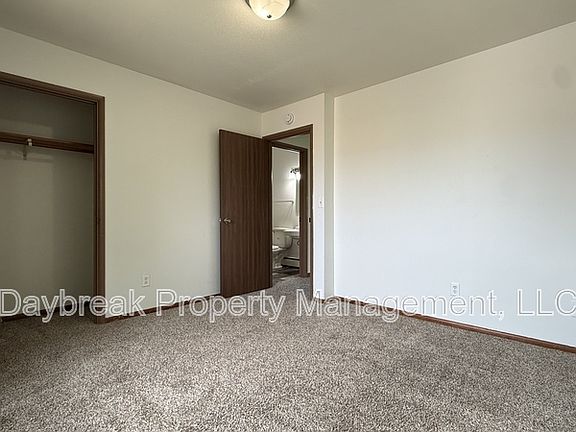 5th image of 915 7th Ave N #12