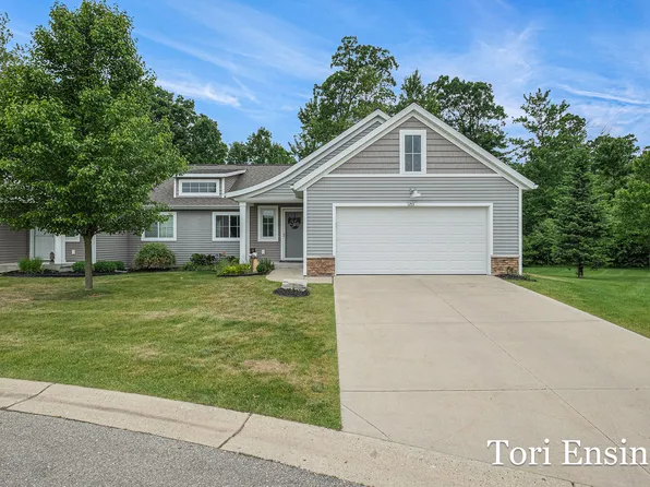 1453 Trail View Dr, Greenville, MI 48838