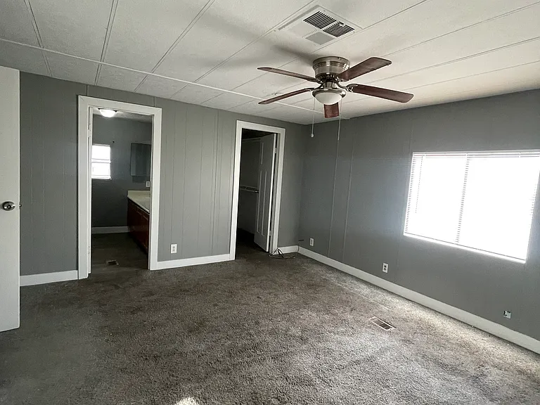 9410 S 11th Dr — Photo 9