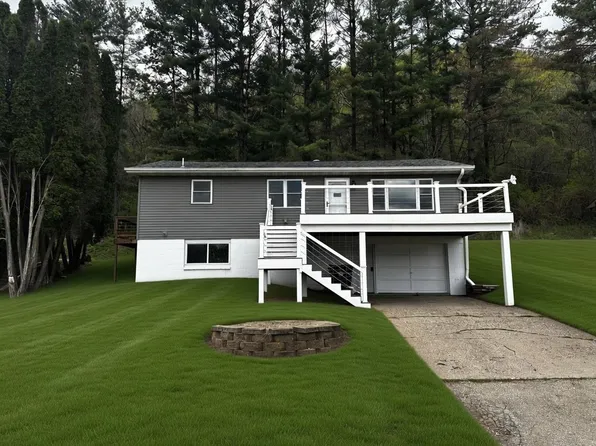 357 Terrace Dr, New Albin, IA 52160