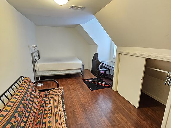 4th image of 1602 Jacob St