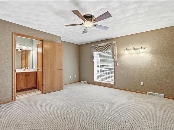 4th image of 3580 Pennsylvania Ave Unit 2