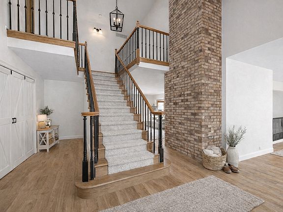 3rd image of 524 Meadow Ln