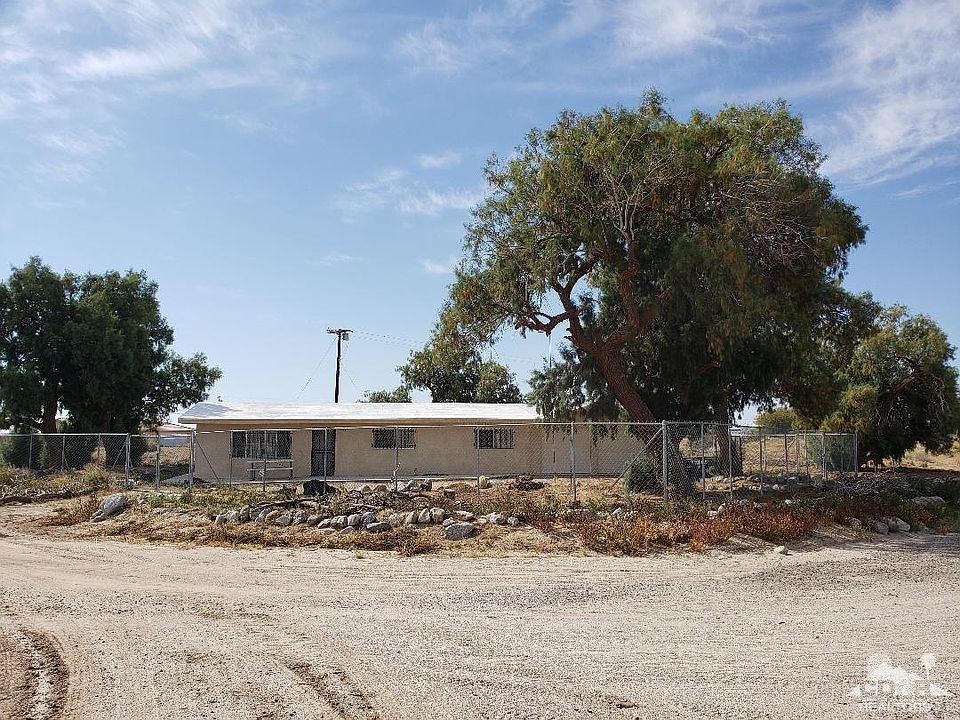 2nd image of 2616 Desert Dr