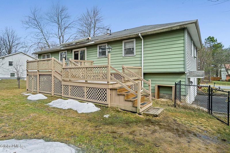 5th image of 1111 Rosehill Boulevard