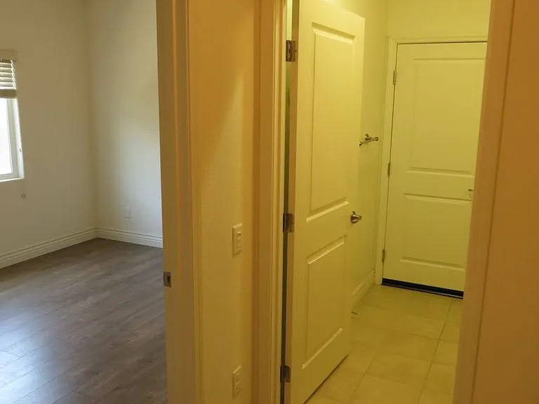305 Hampton Dr — Photo 19
