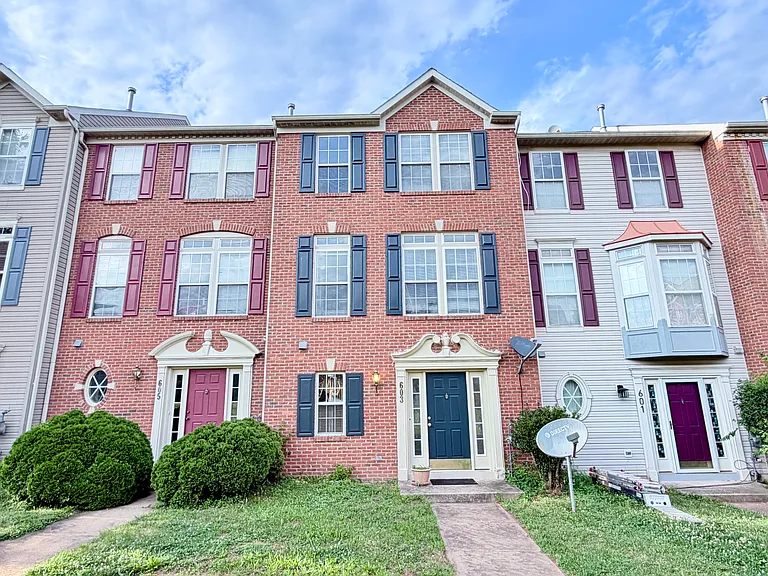 603 Eisenhower Dr — Photo 2