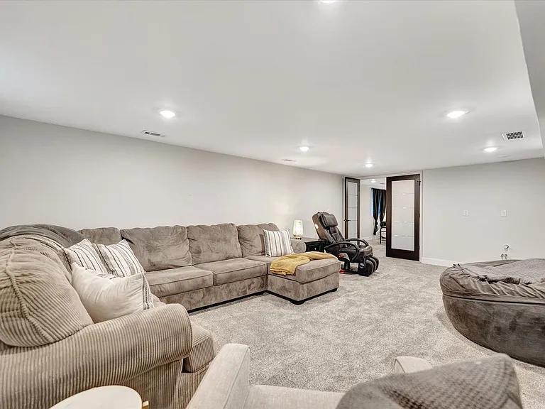 102 Greencroft Dr — Photo 51