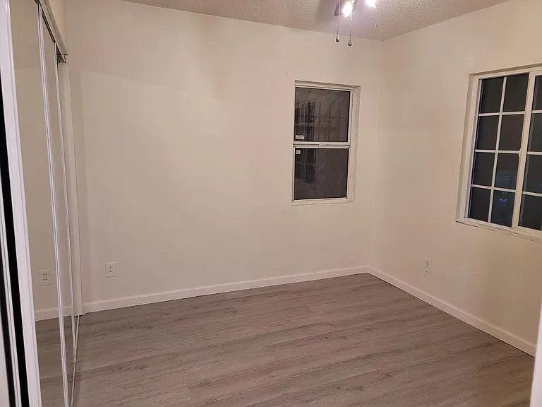 1709 S Hobart Blvd — Photo 4