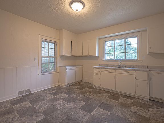 2nd image of 1519 W 1st St