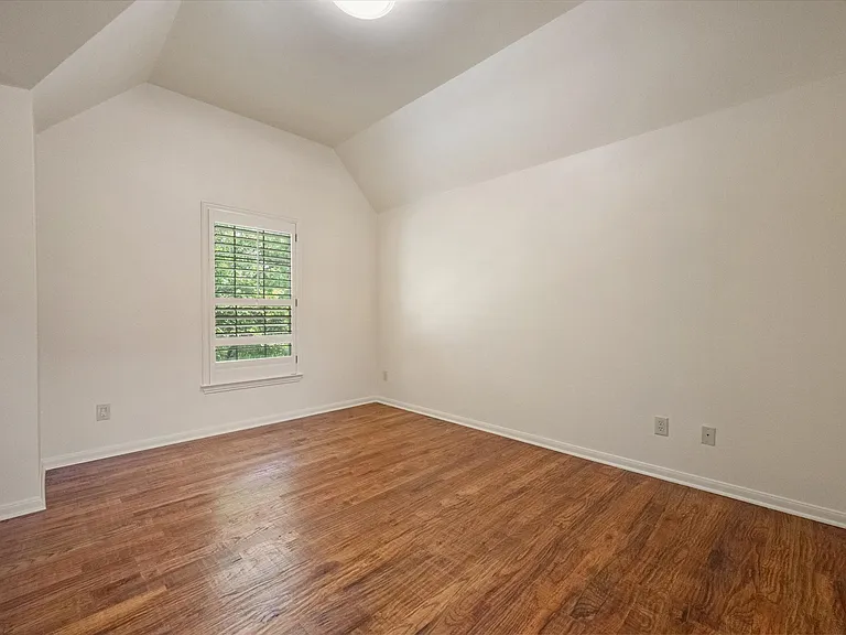 10941 Yorkshire Ln — Photo 37
