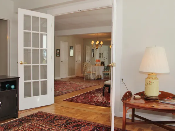 5 Putnam Hl APT 1F, Greenwich, CT 06830