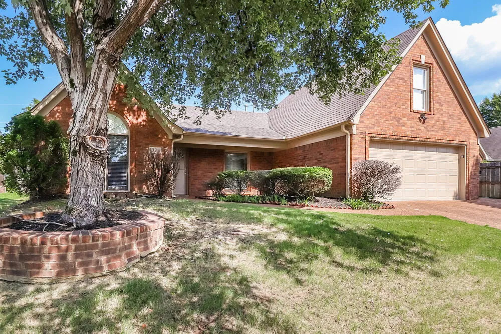 4 bed, 2.0 bath, 2170 sqft, $2,320 — Photo 4