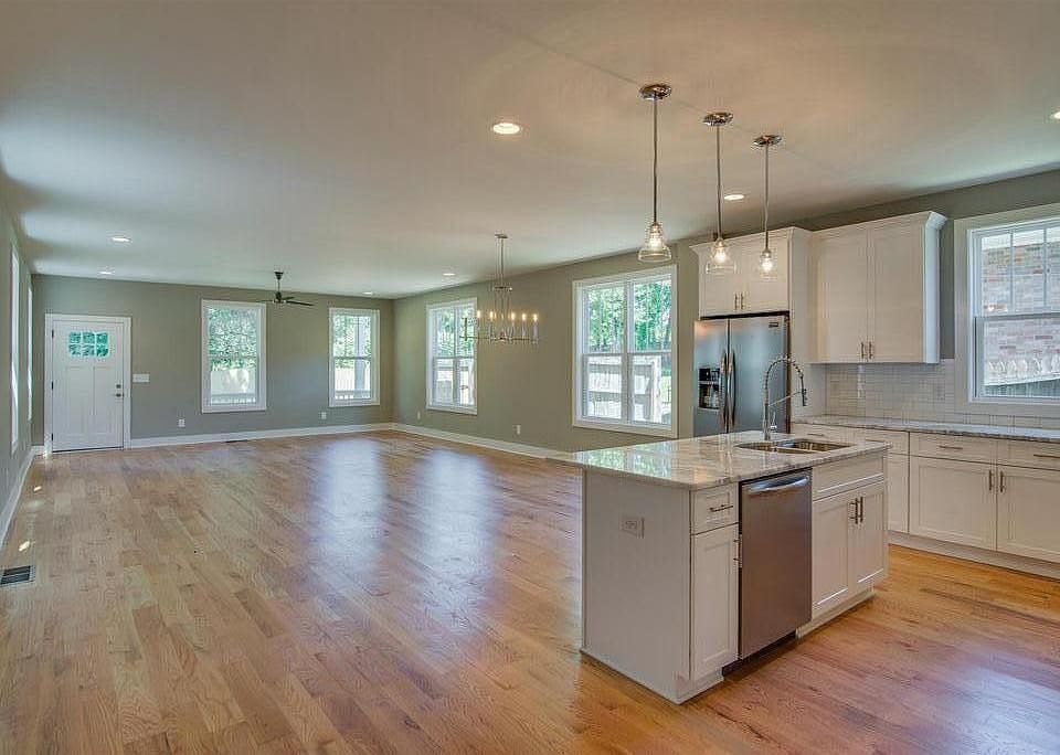 Open floorplan kitchen, living room and dining space
