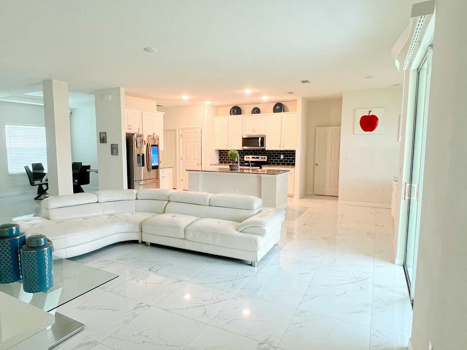 4 bed, 3.0 bath, 2337 sqft, $2,900 — Photo 2