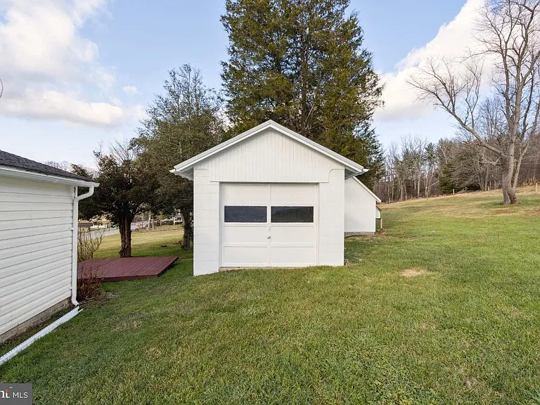 15615 Falls Rd — Photo 38