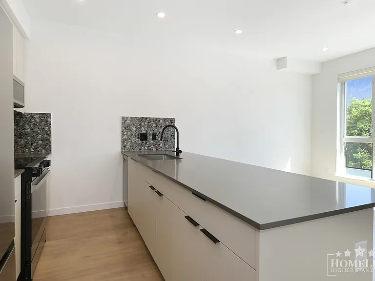 14398 60th Ave #409 — Photo 9