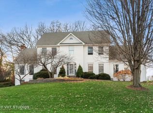 16 Brittany Dr, Oakwood Hills, IL 60013