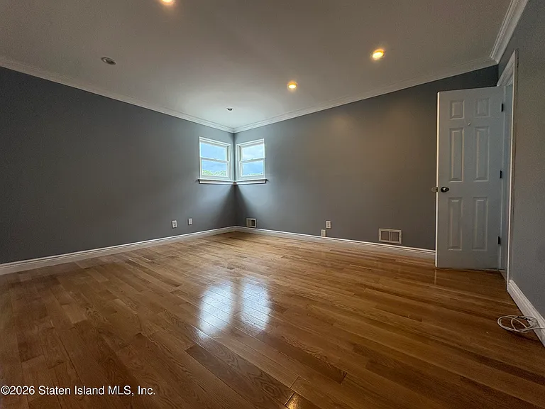 10 Montvale Pl — Photo 6