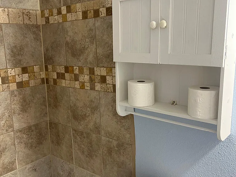 shared bathroom (common area)