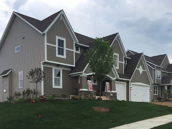 3rd image of 2551 Woods Dr