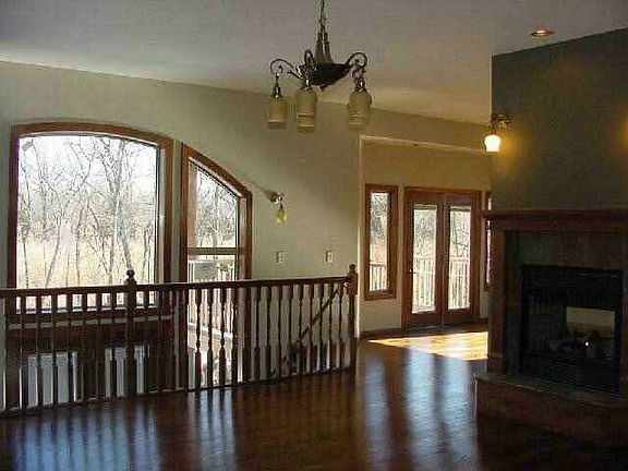 3rd image of 646 E Wrenfield Dr
