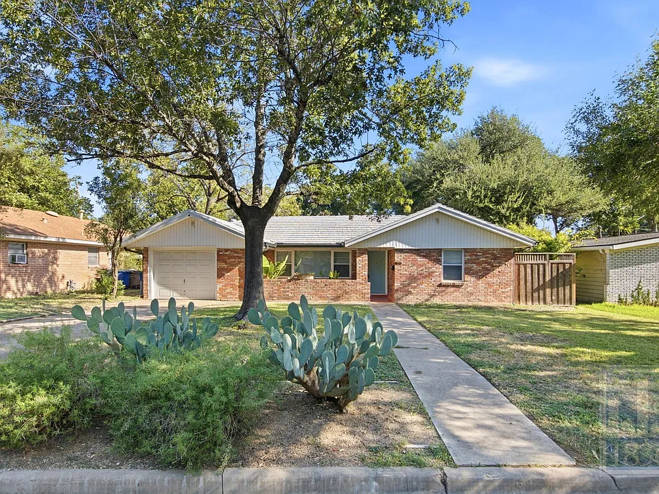 1610 Larkwood Dr